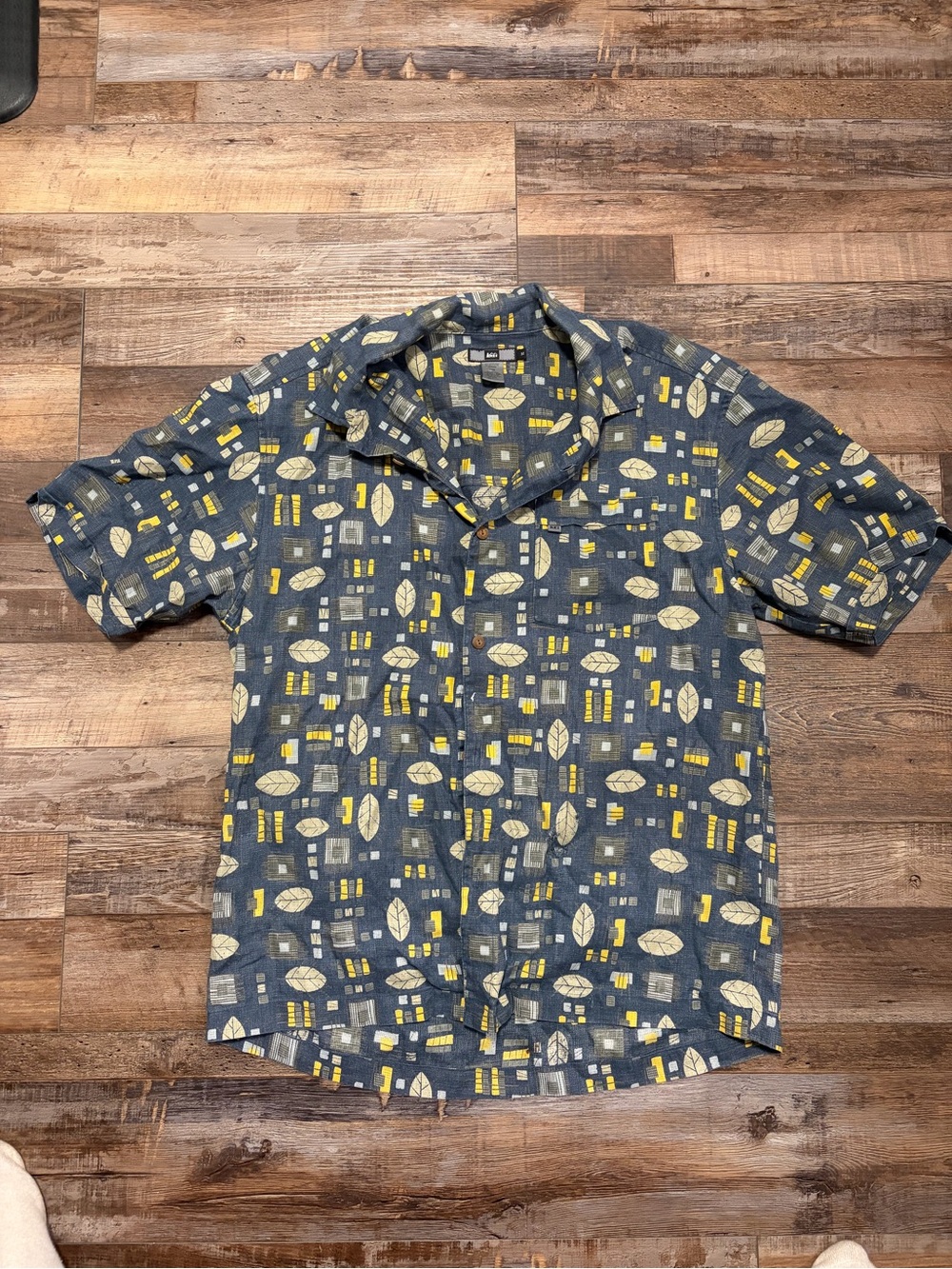 REI Men's Short-Sleeve Button-Up Shirt